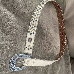 White sliver and blue b.bSimon belt